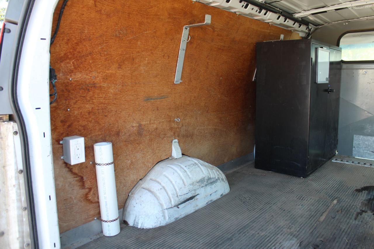 2002 GMC Savana Cargo Van  Photo