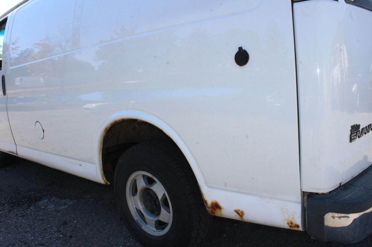 2002 GMC Savana Cargo Van  Photo
