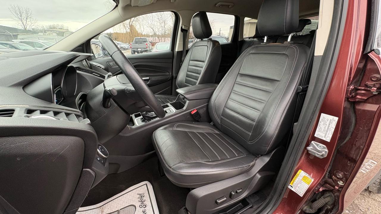 2018 Ford Escape SEL Photo3