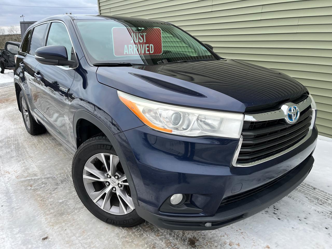 Used 2014 Toyota Highlander Hybrid LE for sale in Hilden, NS