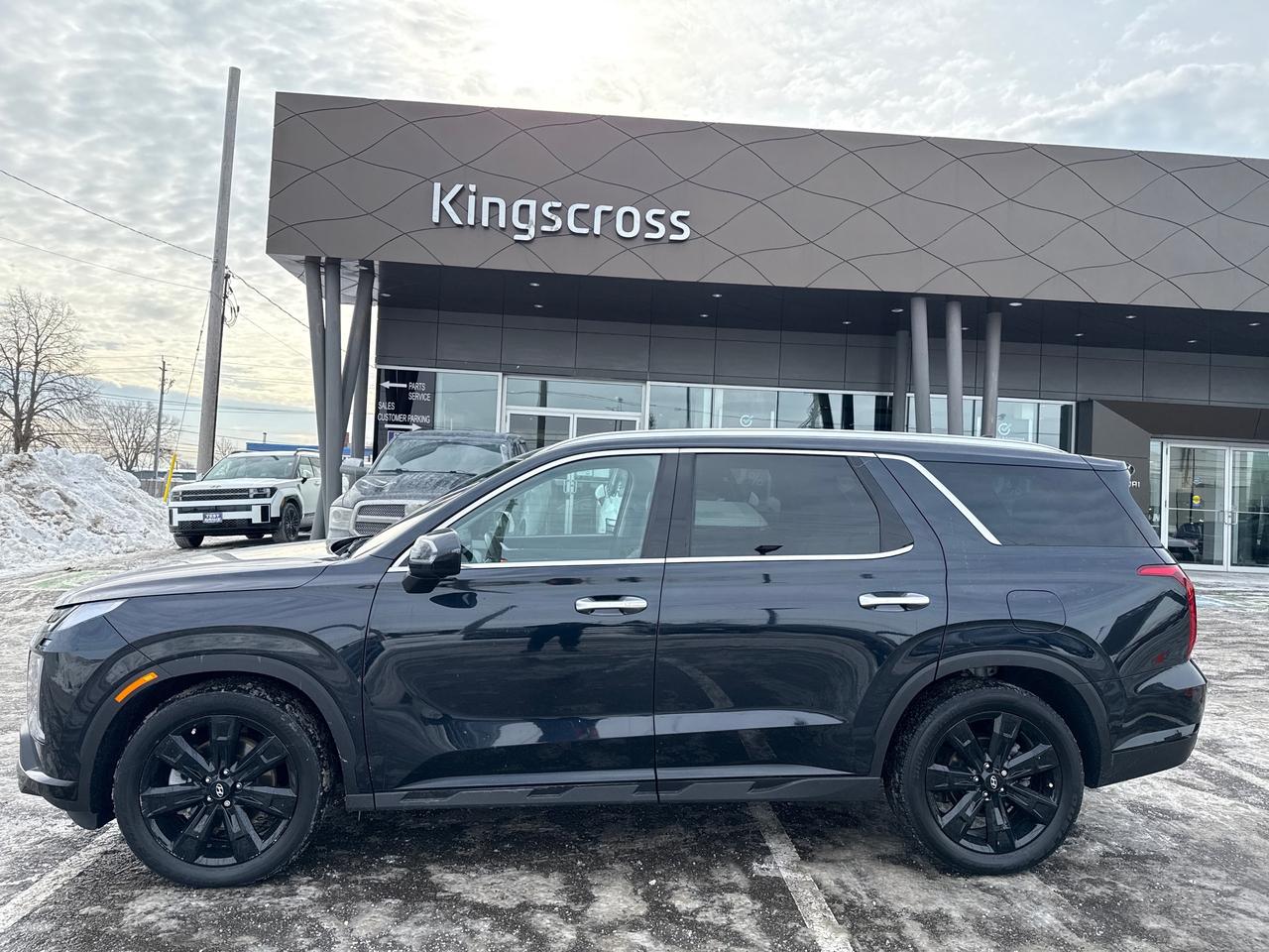 2023 Hyundai PALISADE Urban 8 Passenger Photo