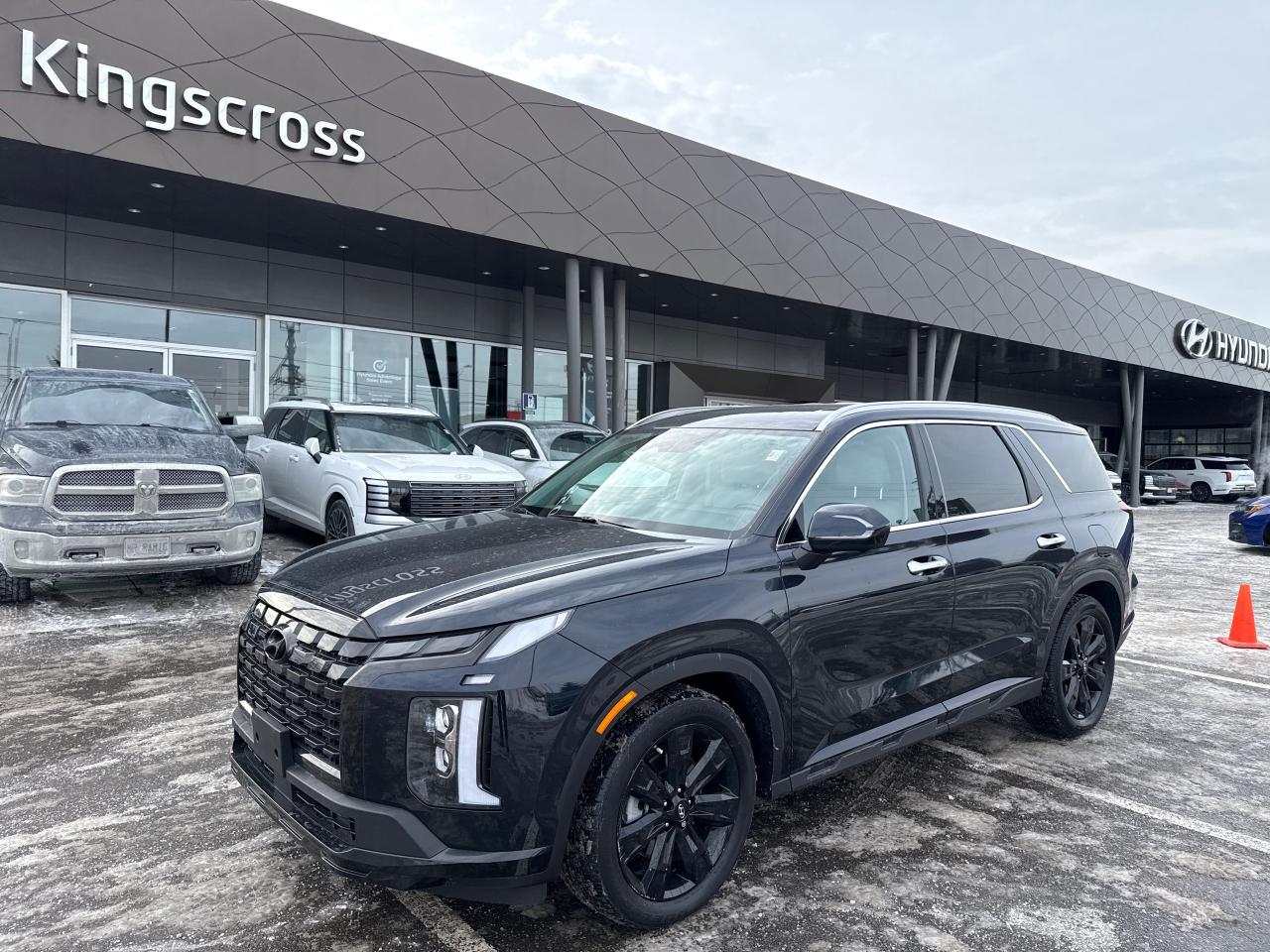 2023 Hyundai PALISADE Urban 8 Passenger Photo