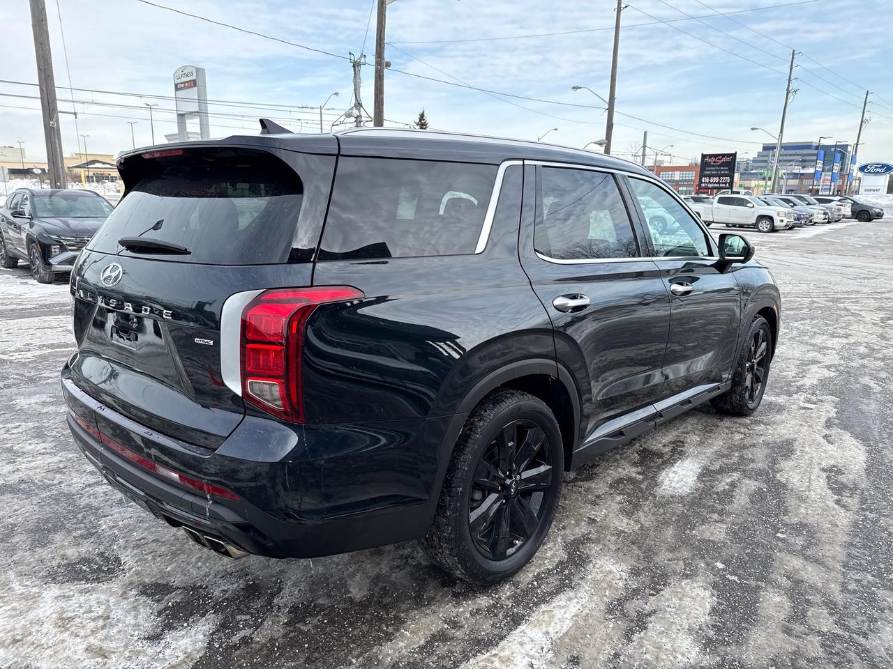 2023 Hyundai PALISADE Urban 8 Passenger Photo4