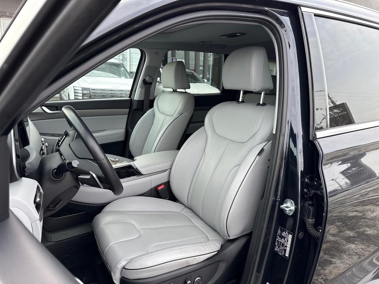 2023 Hyundai PALISADE Urban 8 Passenger Photo