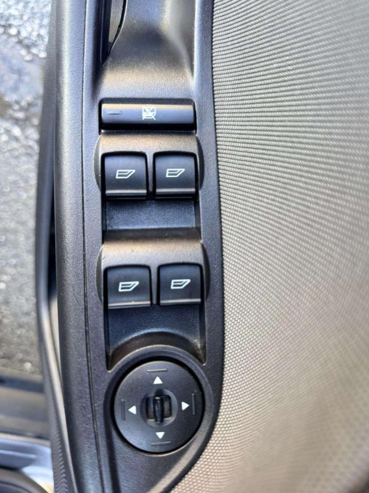 2014 Ford Focus 5DR HB SE Photo