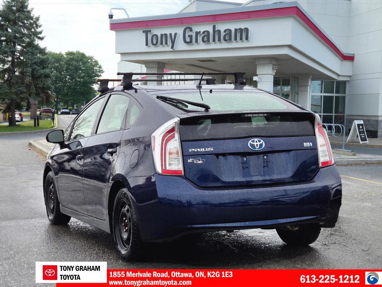 2013 Toyota Prius  Photo3