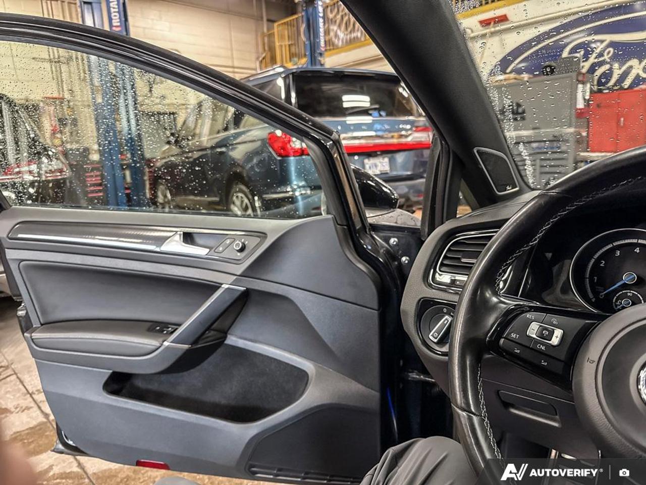 2017 Volkswagen Golf R 2.0 TSI 4Motion Photo