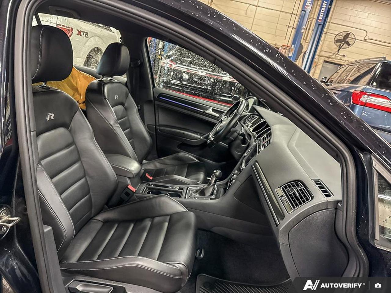 2017 Volkswagen Golf R 2.0 TSI 4Motion Photo