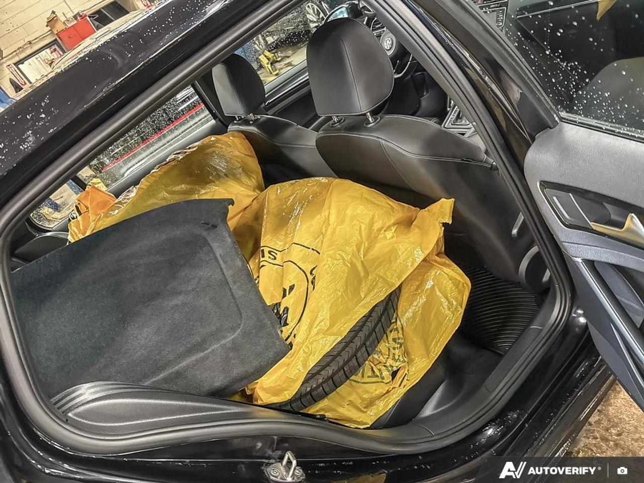 2017 Volkswagen Golf R 2.0 TSI 4Motion Photo