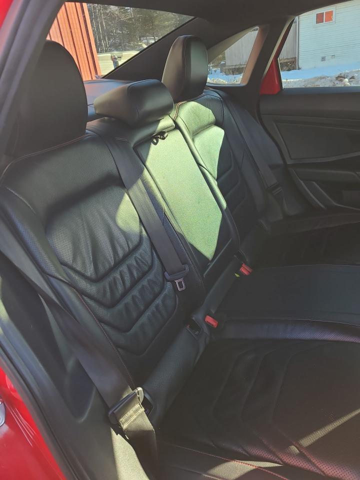 2019 Volkswagen Jetta GLI - Photo #9