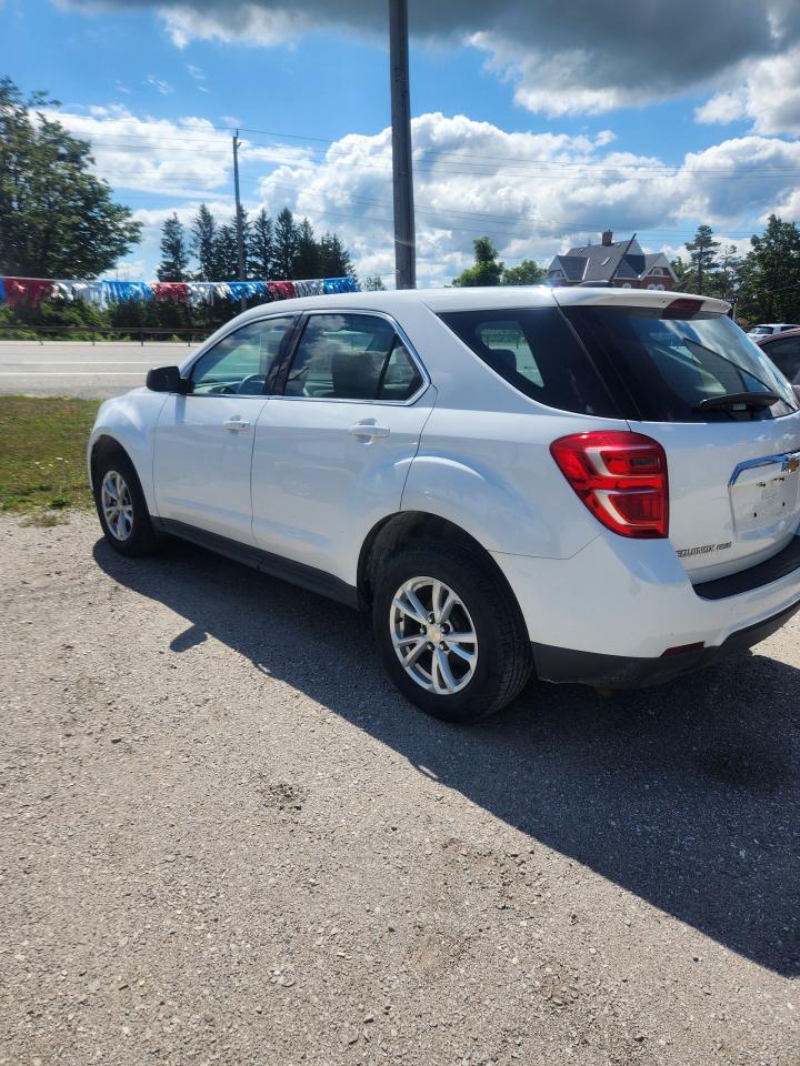 2017 Chevrolet Equinox LS Photo2