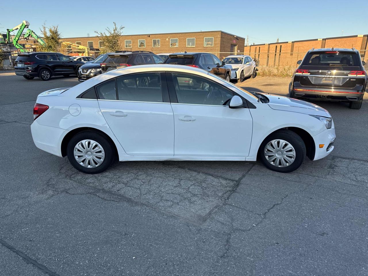 2016 Chevrolet Cruze LT MODEL Photo3