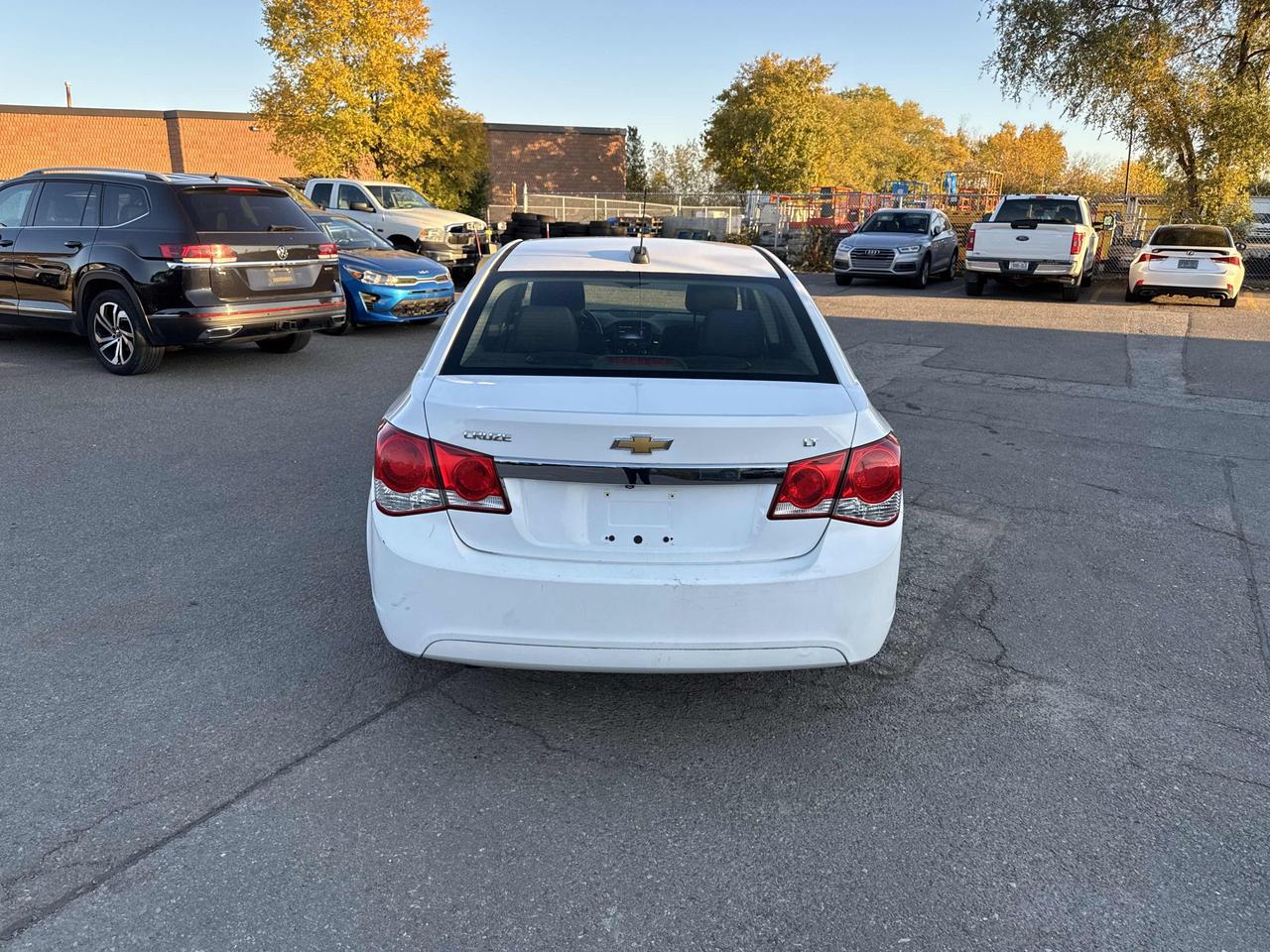 2016 Chevrolet Cruze LT MODEL Photo5