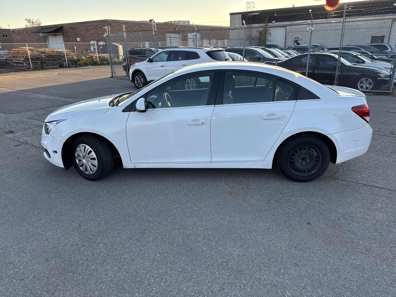 2016 Chevrolet Cruze LT MODEL Photo4