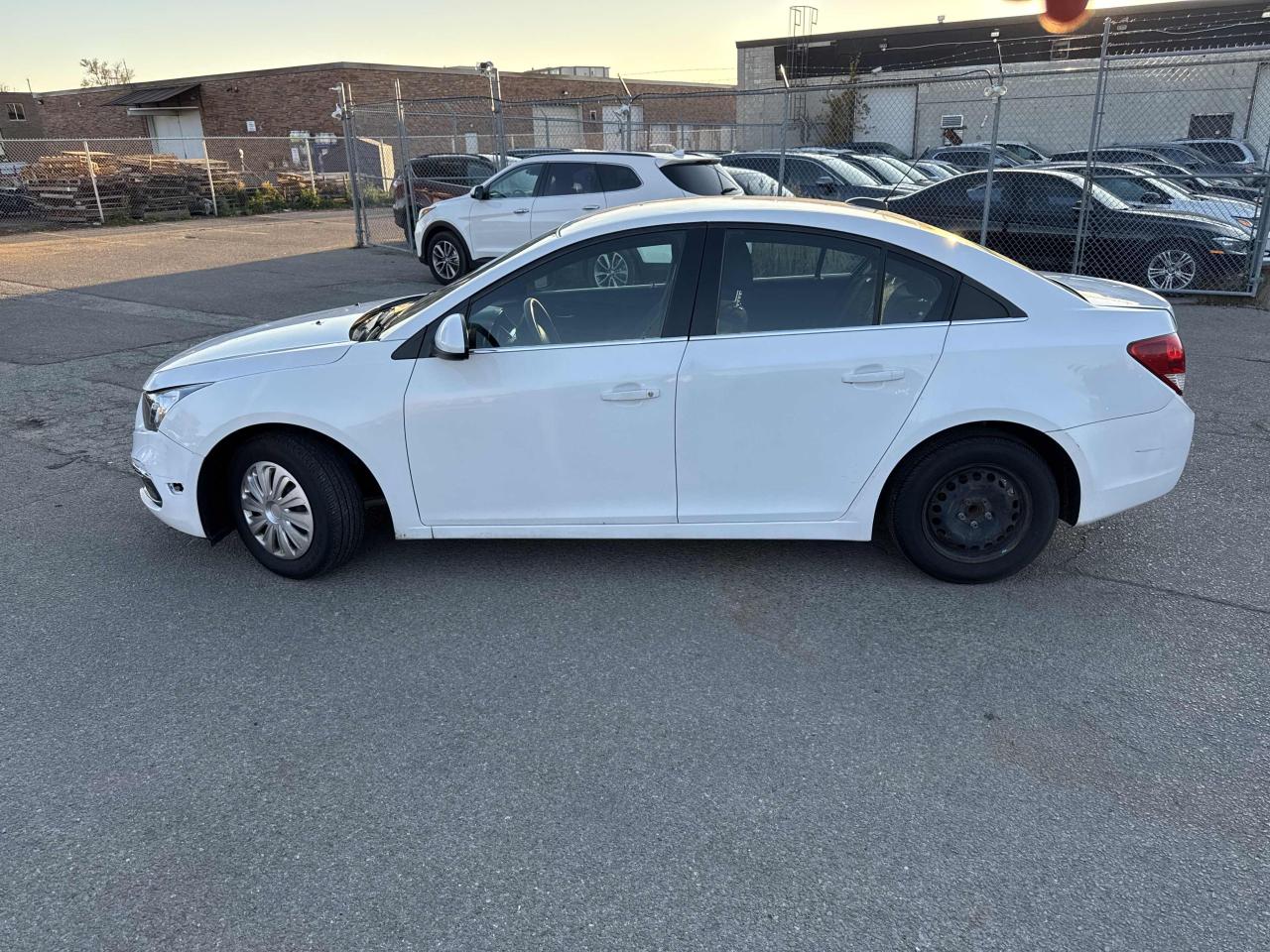 2016 Chevrolet Cruze LT MODEL Photo4