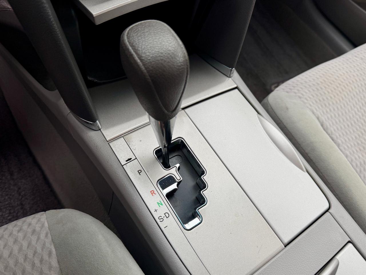 2010 Toyota Camry FINANCING AVAILABLE Photo12