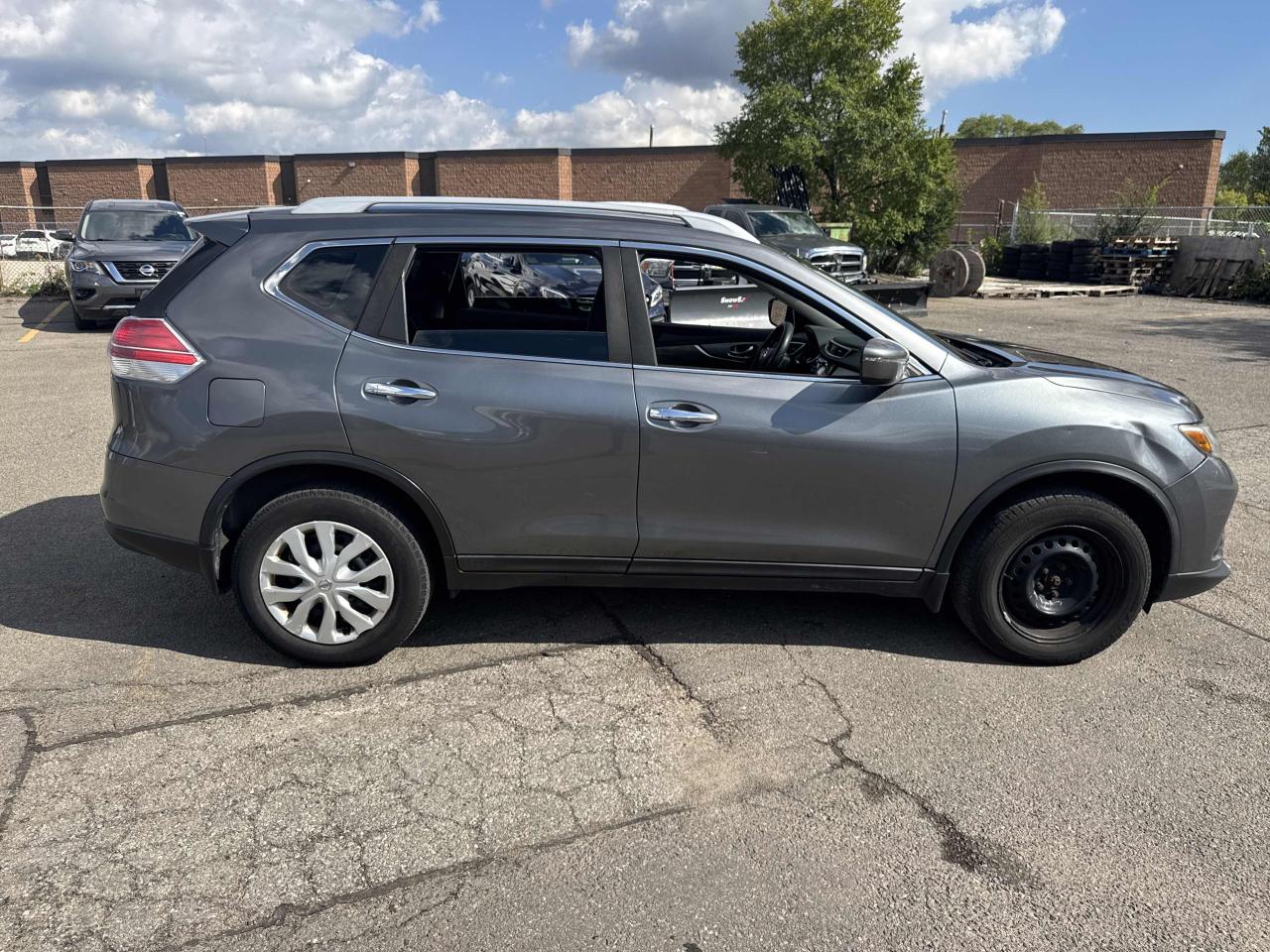 2016 Nissan Rogue AS IS Photo3