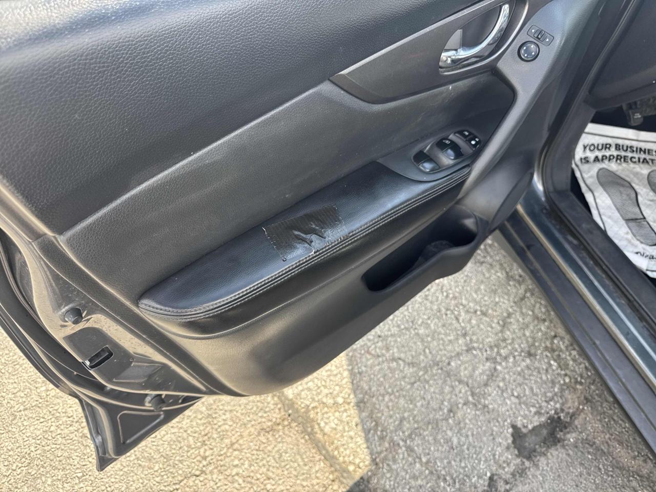 2016 Nissan Rogue AS IS Photo38