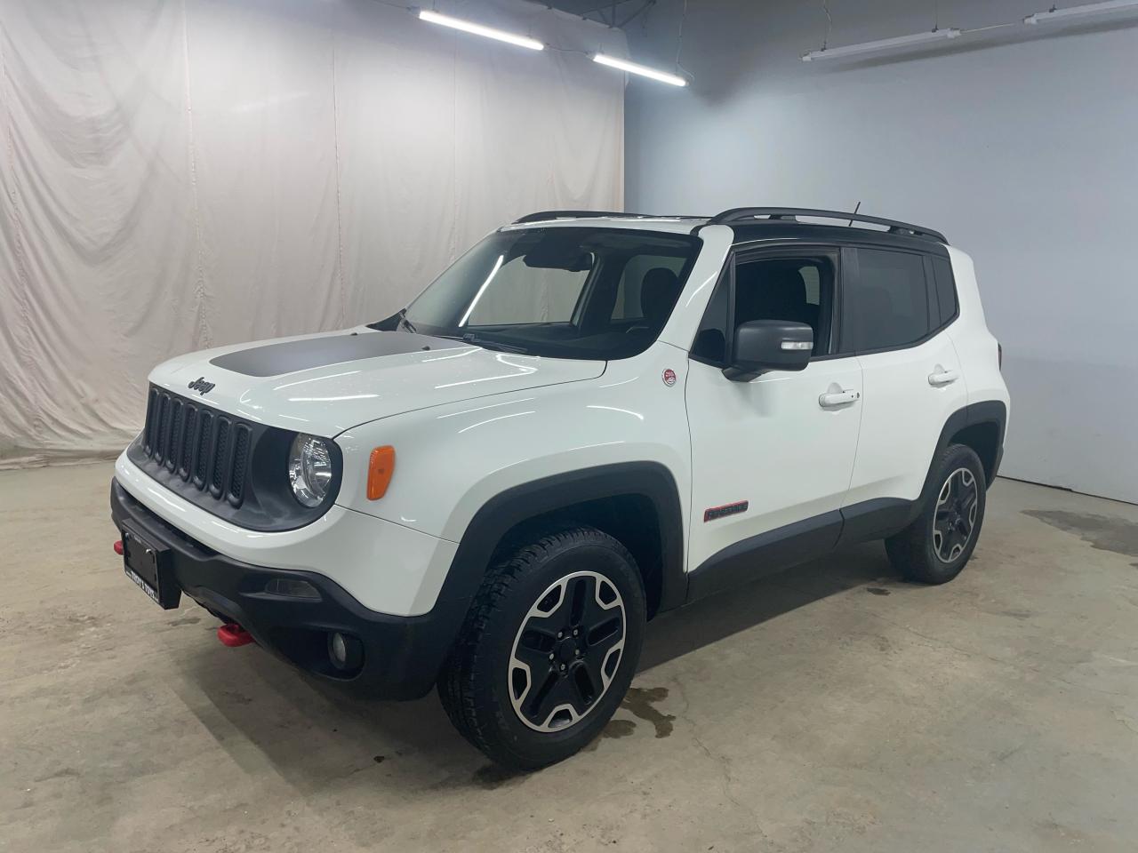 2016 Jeep Renegade Trailhawk | 4WD | MY SKY PANELS | BEATS AUDIO Photo