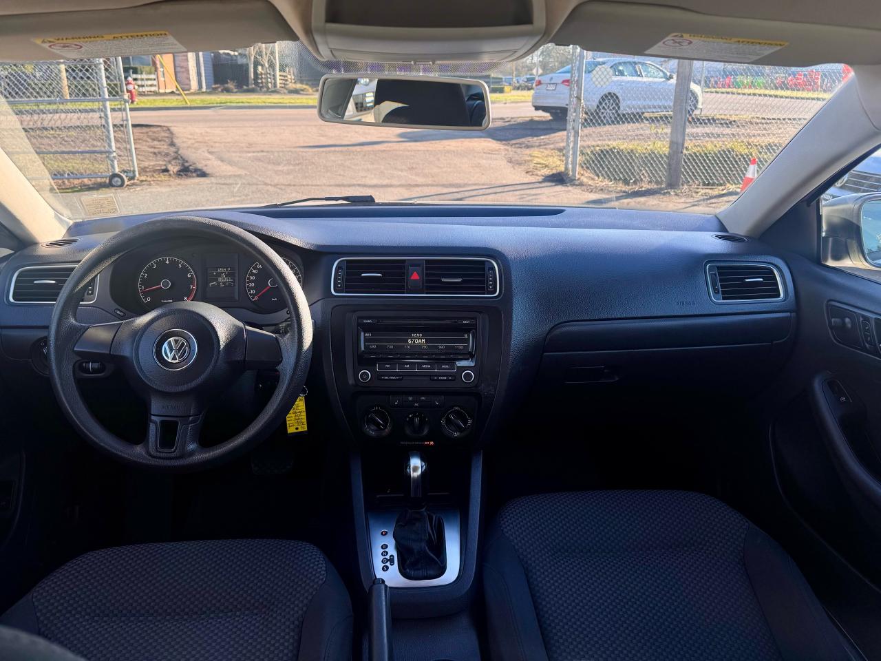 2013 Volkswagen Jetta FINANCING AVAILABLE Photo10