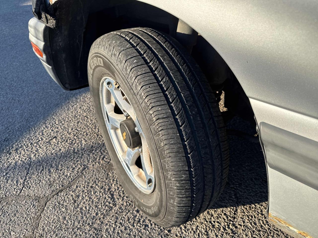 2000 Chevrolet Tracker as is Photo