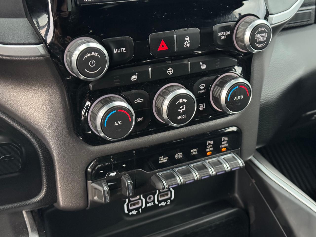 2019 RAM 3500 Big Horn **H/O 6.7L CUMMINS**AISIN TRANSMISSION** Photo