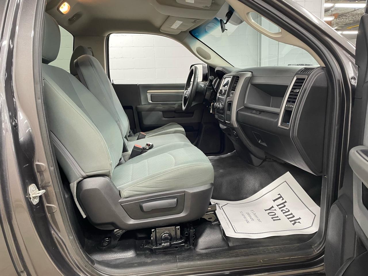 2016 RAM 3500 4WD Reg Cab 140.5" ST Photo