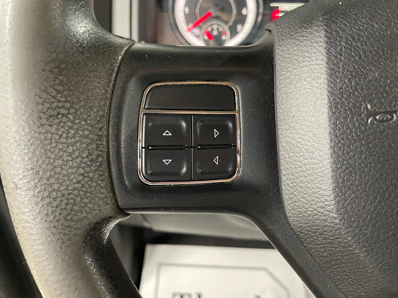 2016 RAM 3500 4WD Reg Cab 140.5" ST Photo14