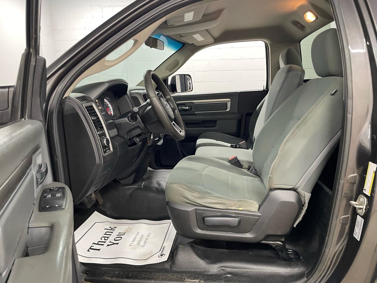 2016 RAM 3500 4WD Reg Cab 140.5" ST Photo27