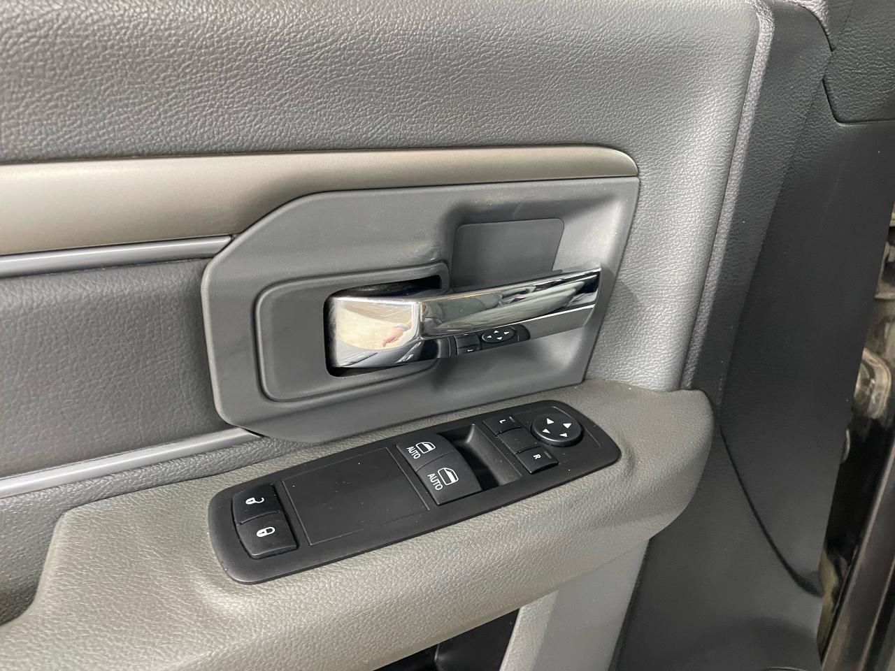 2016 RAM 3500 Reg Cab 140.5" ST | 4X4 | CLEAN CARFAX Photo