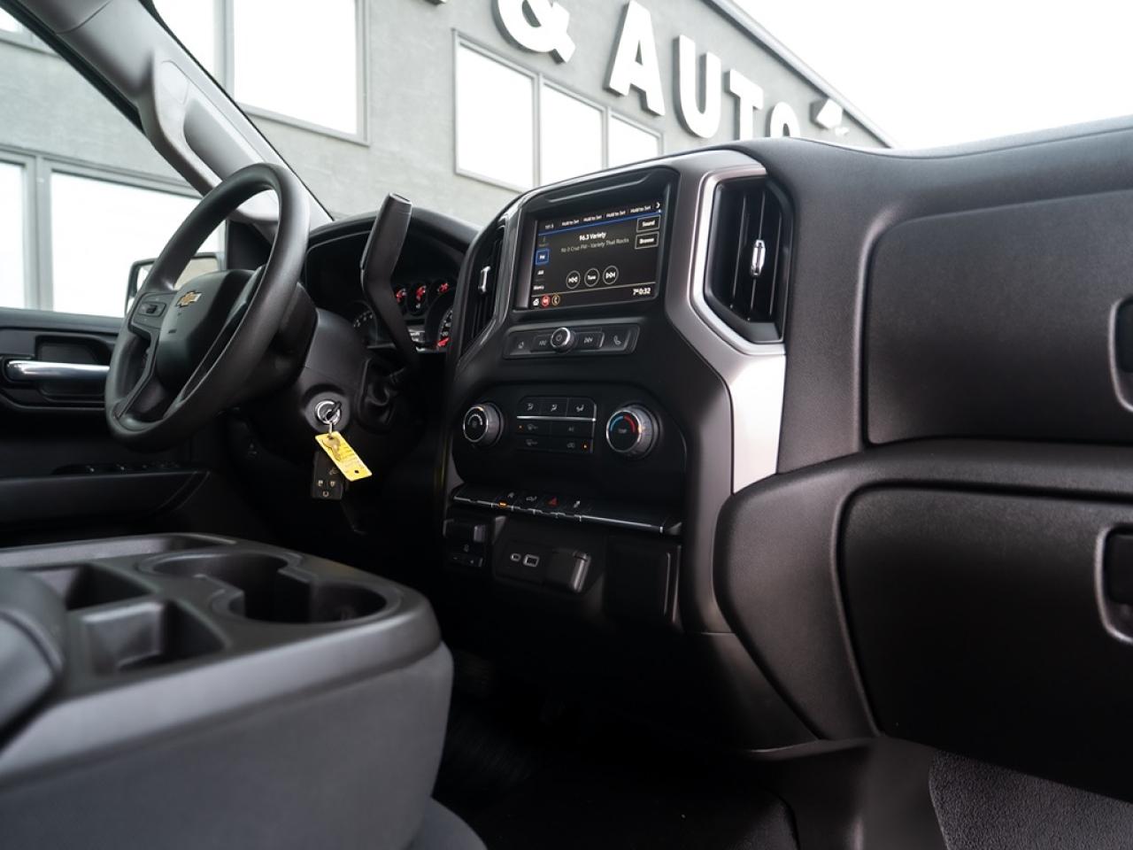 2022 Chevrolet Silverado 1500 4WD Crew Cab Photo43