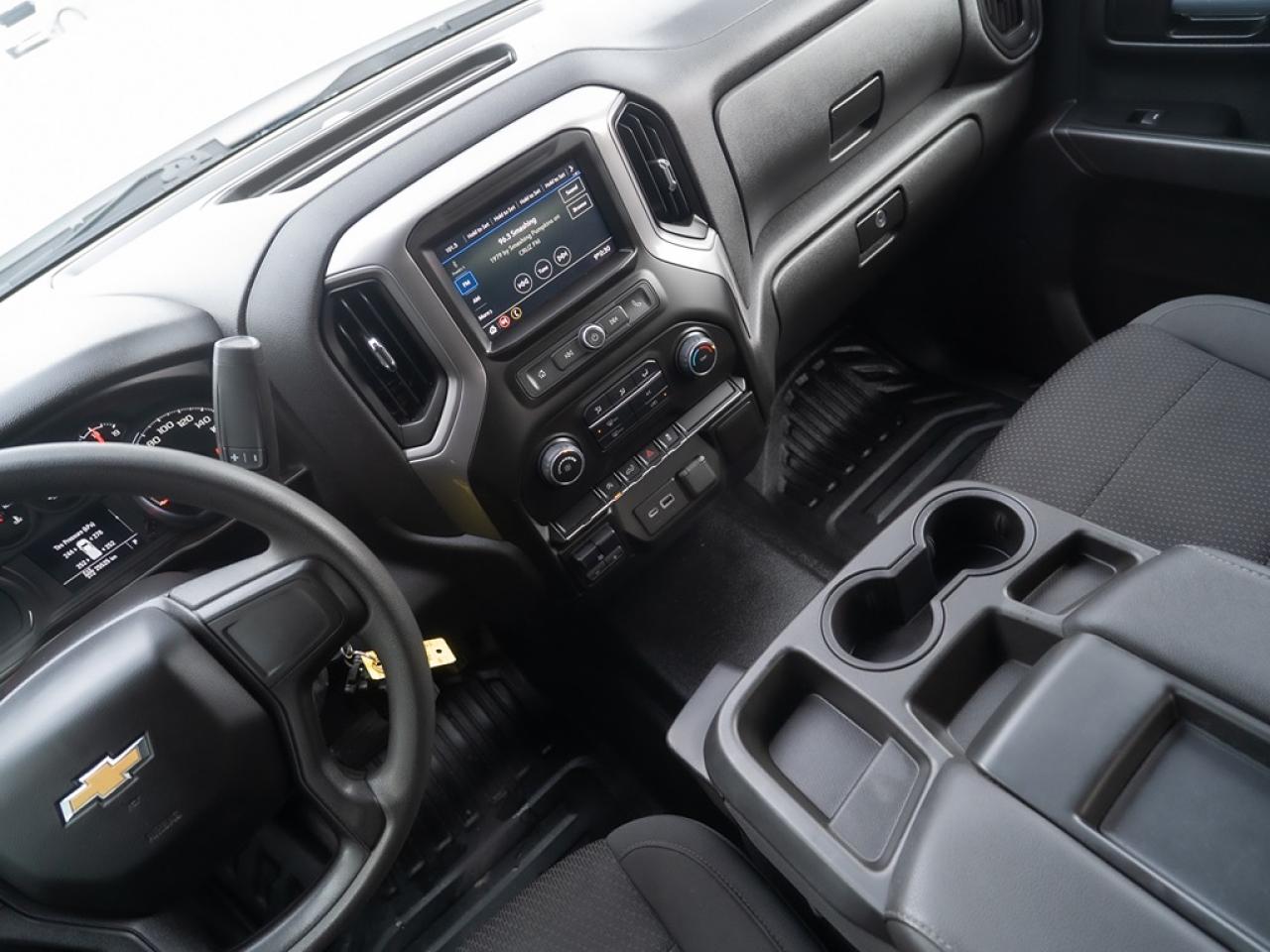 2022 Chevrolet Silverado 1500 4WD Crew Cab Photo9