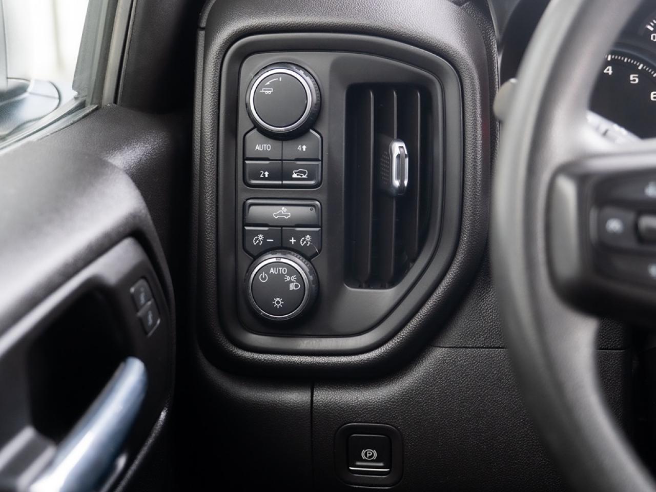 2022 Chevrolet Silverado 1500 4WD Crew Cab Photo33