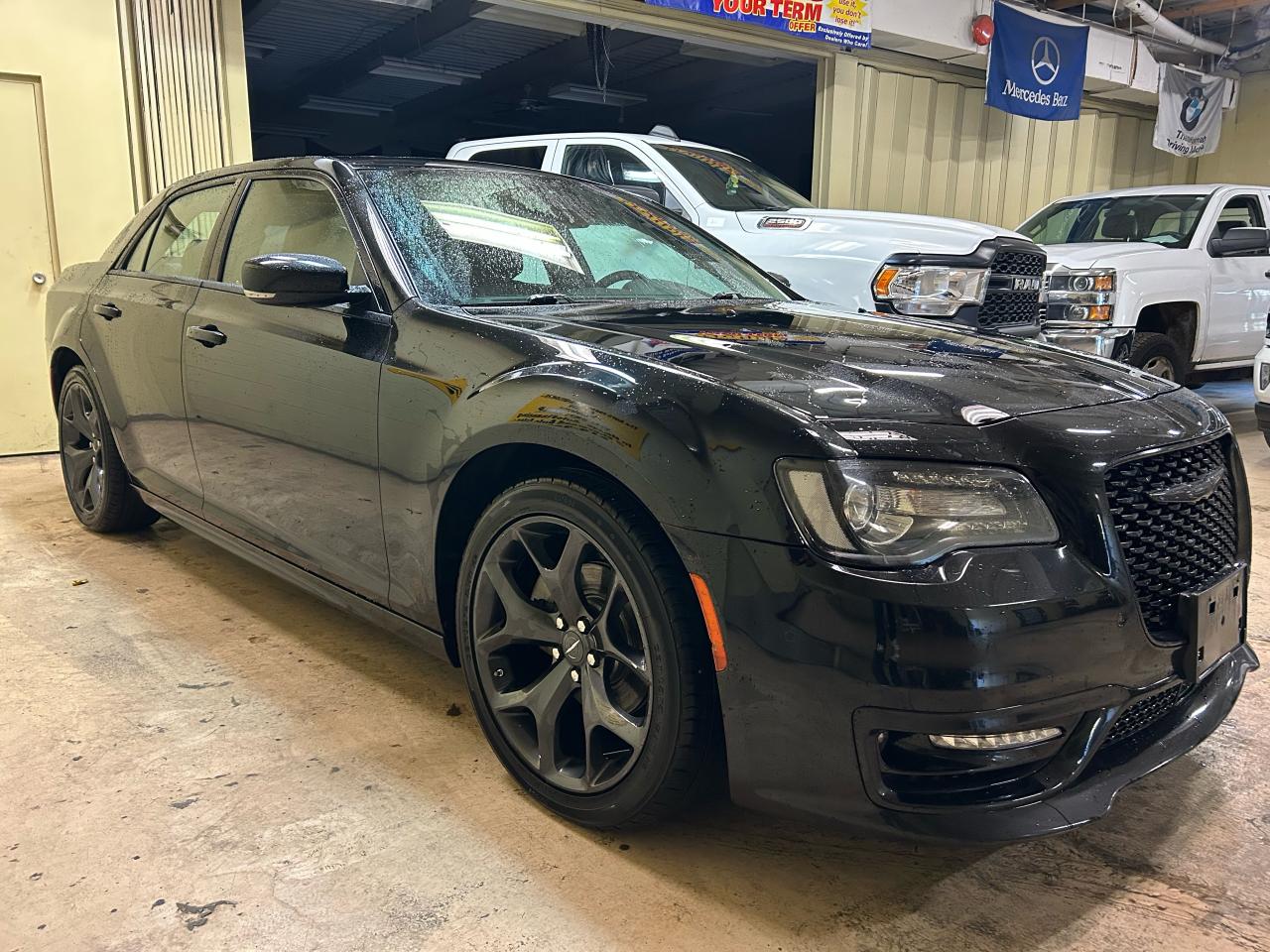 2023 Chrysler 300 300 TOURING L Photo4