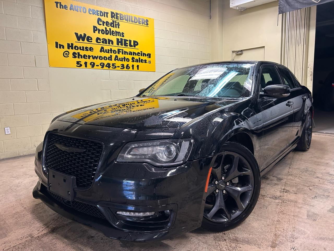 2023 Chrysler 300 300 TOURING L Photo0