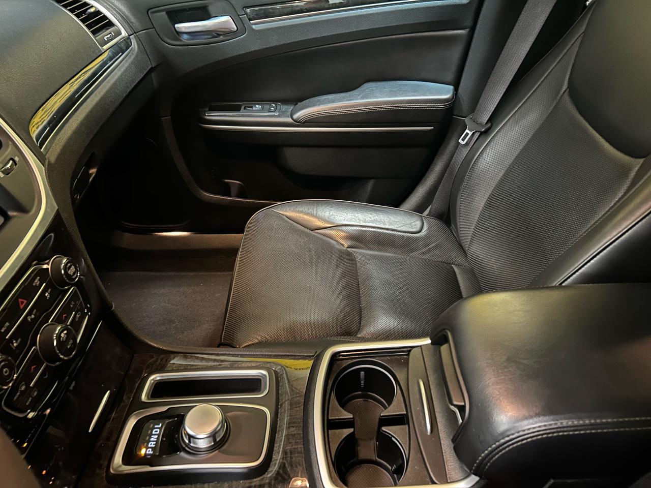 2023 Chrysler 300 300 TOURING L Photo