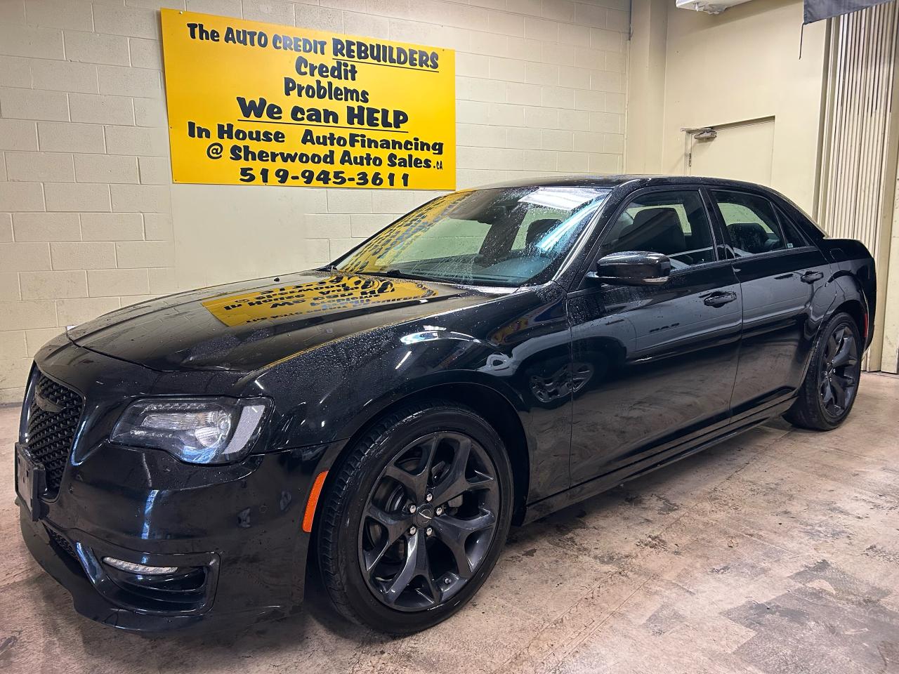 2023 Chrysler 300 300 TOURING L Photo2