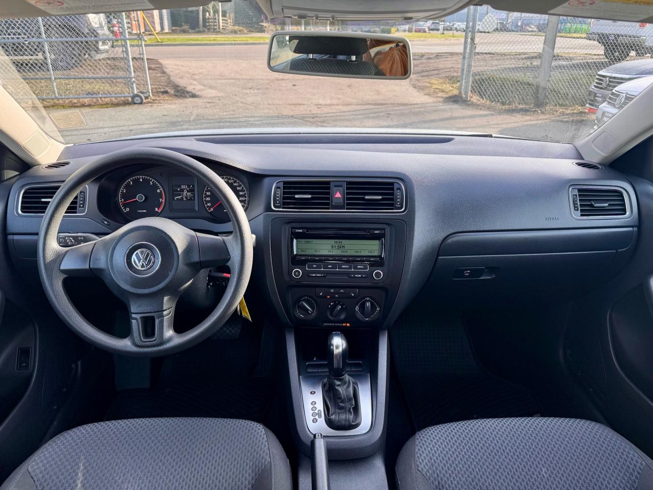 2011 Volkswagen Jetta FINANCING AVAILABLE Photo10