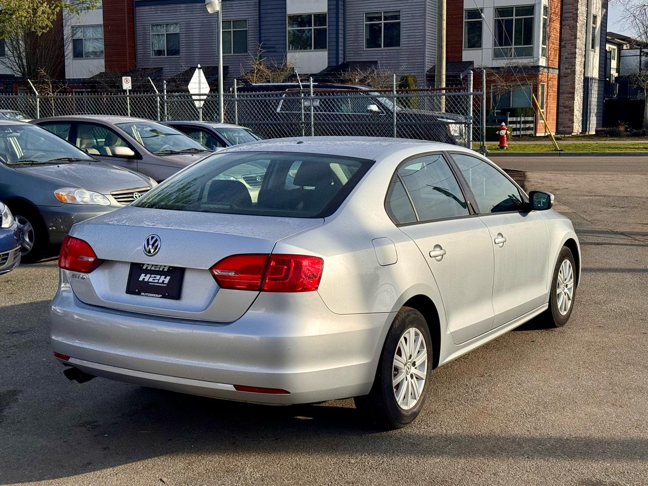 2011 Volkswagen Jetta FINANCING AVAILABLE Photo5