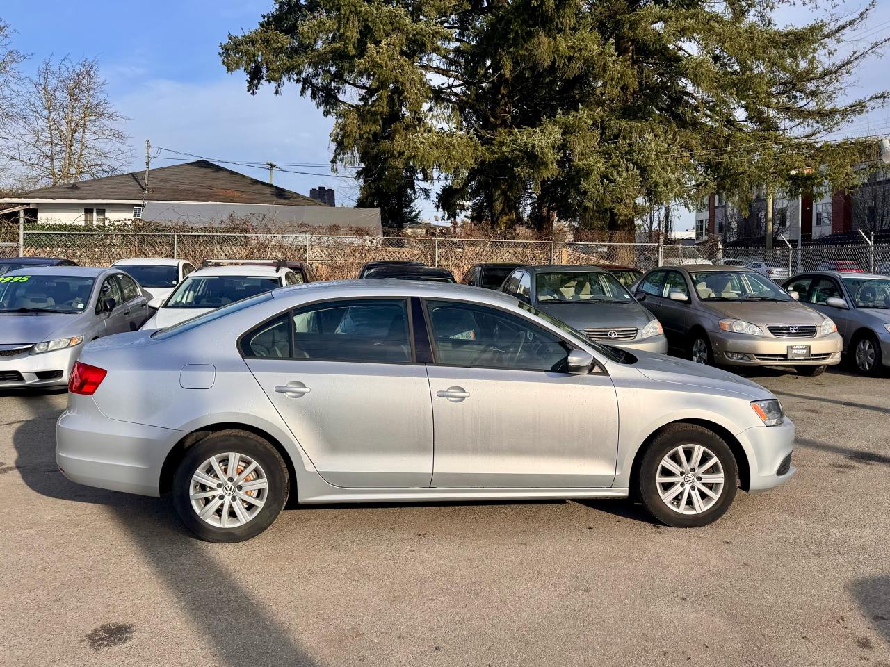 2011 Volkswagen Jetta FINANCING AVAILABLE Photo4