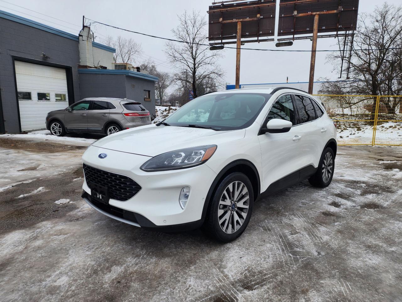 Used 2020 Ford Escape Titanium Hybrid l Clean Carfax l AWD l Reliable for sale in Brantford, ON