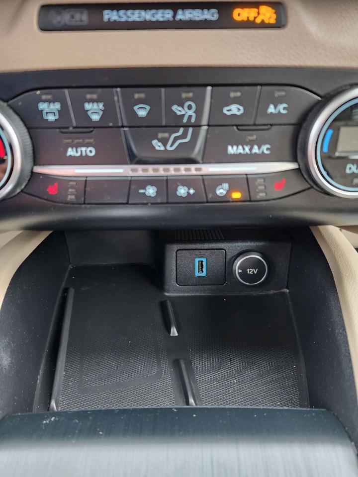 2020 Ford Escape Titanium Hybrid l Clean Carfax l AWD l Reliable Photo