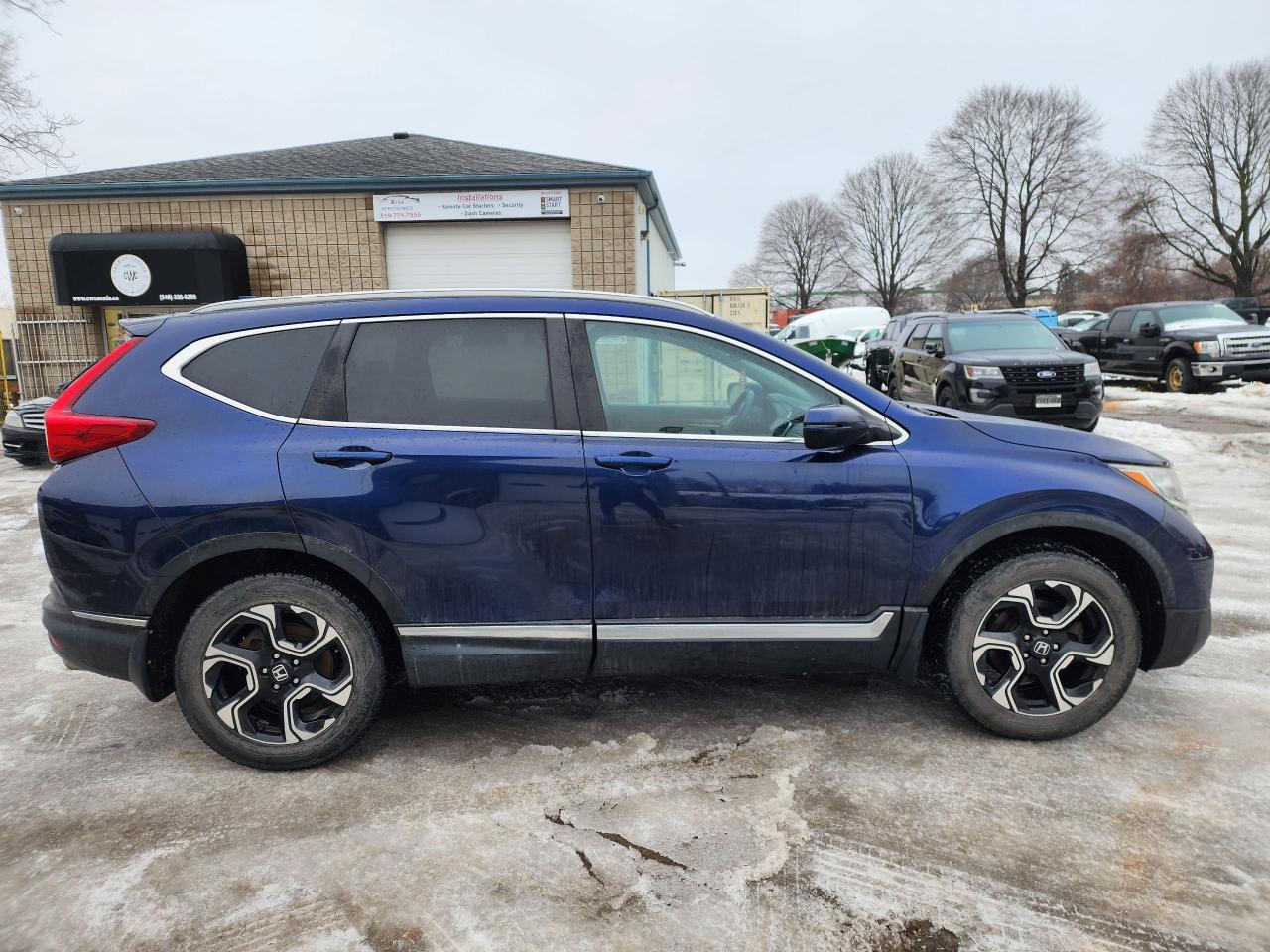 2018 Honda CR-V Touring l Clean Carfax l AWD l Heated Seats l Photo4