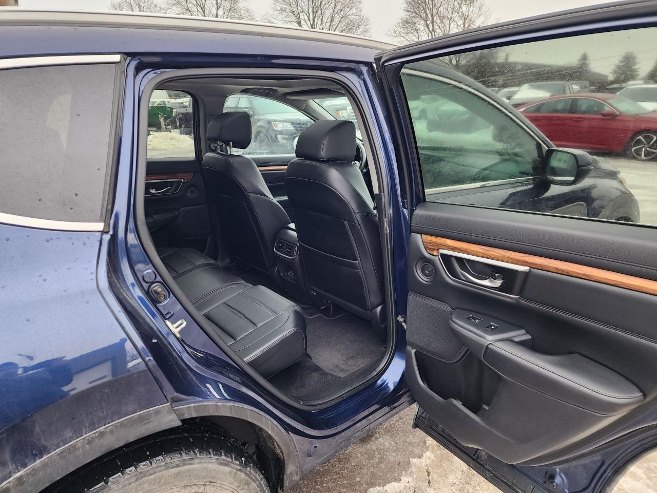 2018 Honda CR-V Touring l Clean Carfax l AWD l Heated Seats l Photo