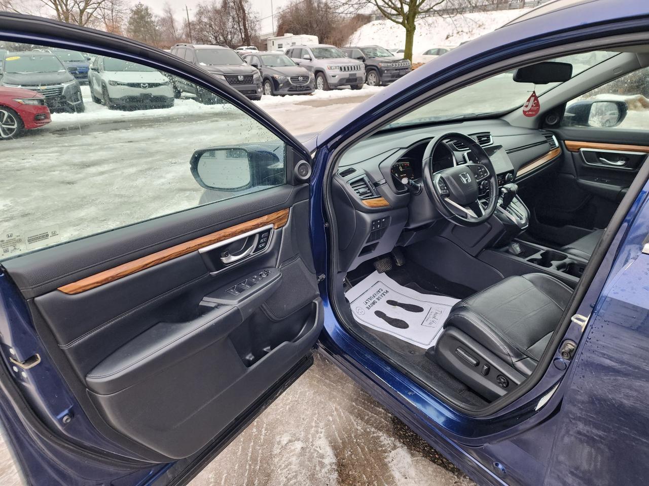 2018 Honda CR-V Touring l Clean Carfax l AWD l Heated Seats l Photo