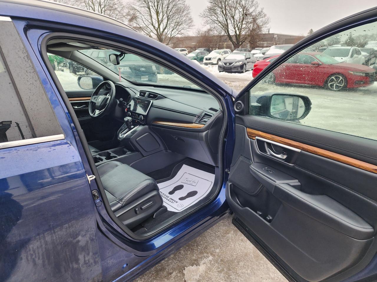 2018 Honda CR-V Touring l Clean Carfax l AWD l Heated Seats l Photo