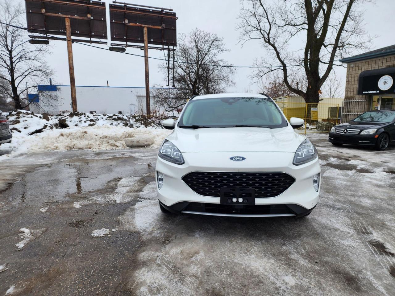 2020 Ford Escape Titanium Hybrid l Clean Carfax l AWD l Reliable