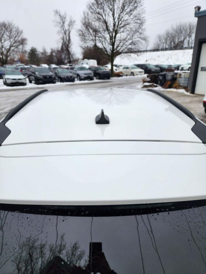 2020 Ford Escape Titanium Hybrid l Clean Carfax l AWD l Reliable