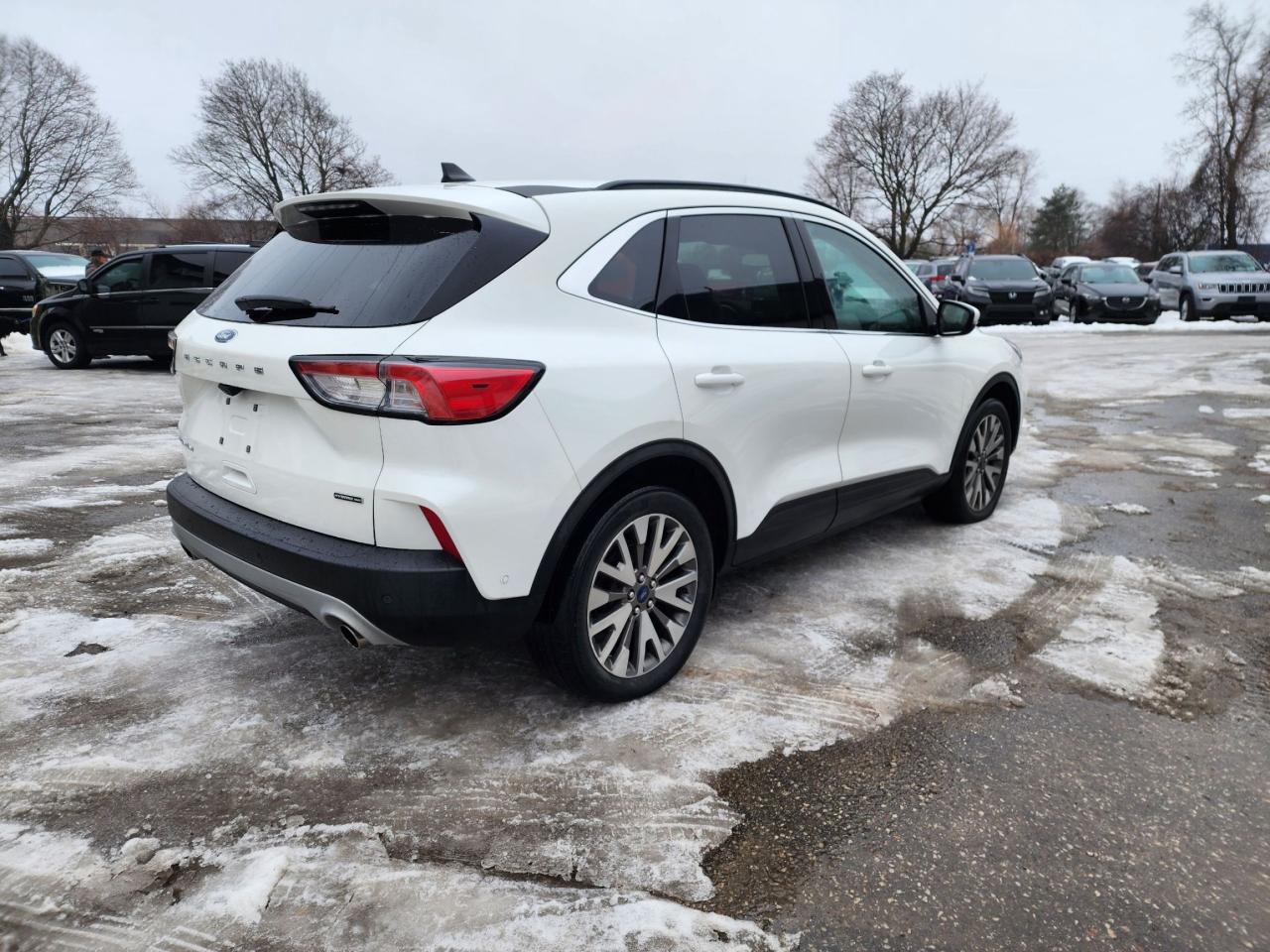 2020 Ford Escape Titanium Hybrid l Clean Carfax l AWD l Reliable