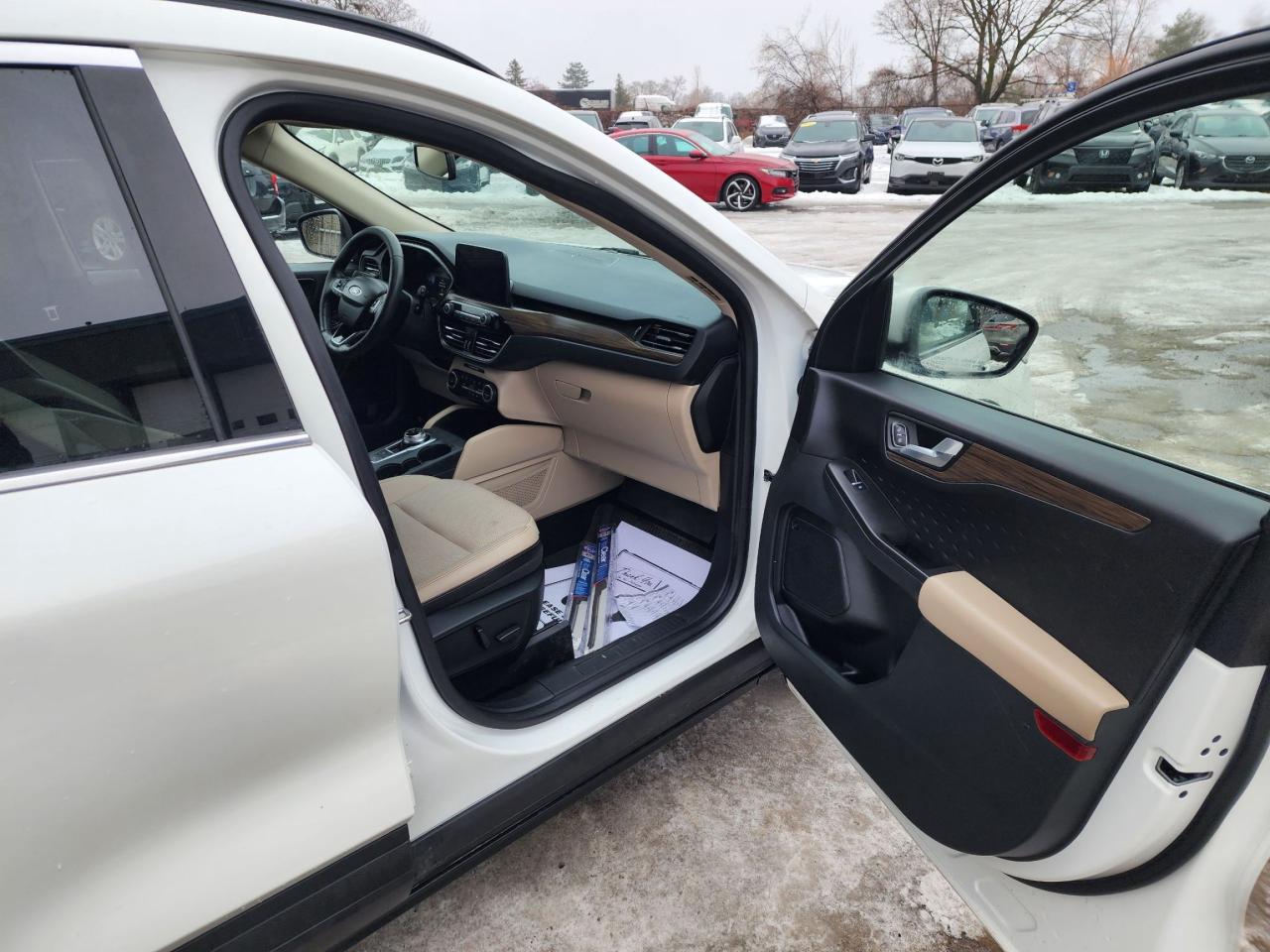 2020 Ford Escape Titanium Hybrid l Clean Carfax l AWD l Reliable